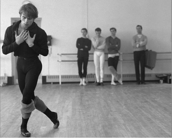 Rudolf Nureyev rehearses for "Marguerite and Armand" at Covent Garden in Britain in 1963. Photo: Michael Peto, The University Of Dundee The Pet / SF